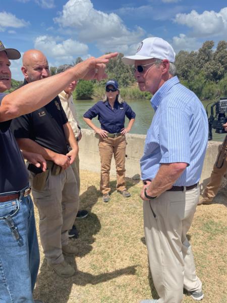 Ron Johnson talking to Border Patrol agents