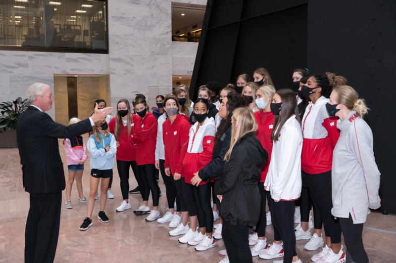 UW Girls Volleyball Team 