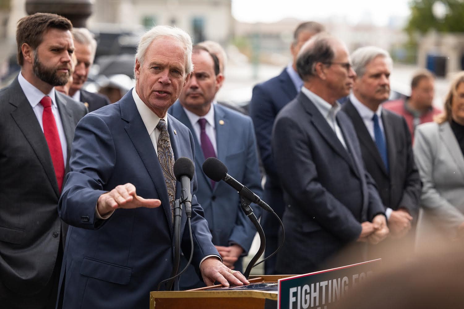 473580408_1152323139572406_5122893496952585072_n Sen. Ron Johnson