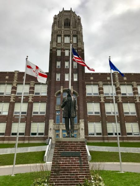 Manitowoc Lincoln High School Exterior