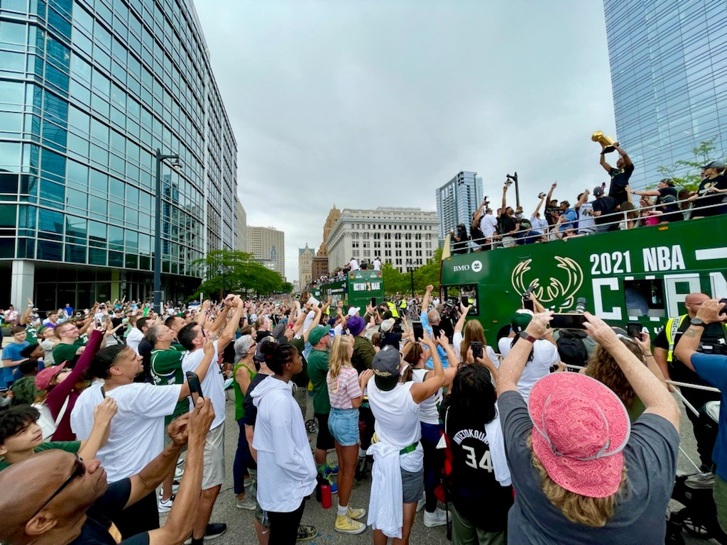 Sens. Johnson and Baldwin Congratulate Milwaukee Bucks With ‘Bucks in Six’ Senate Resolution